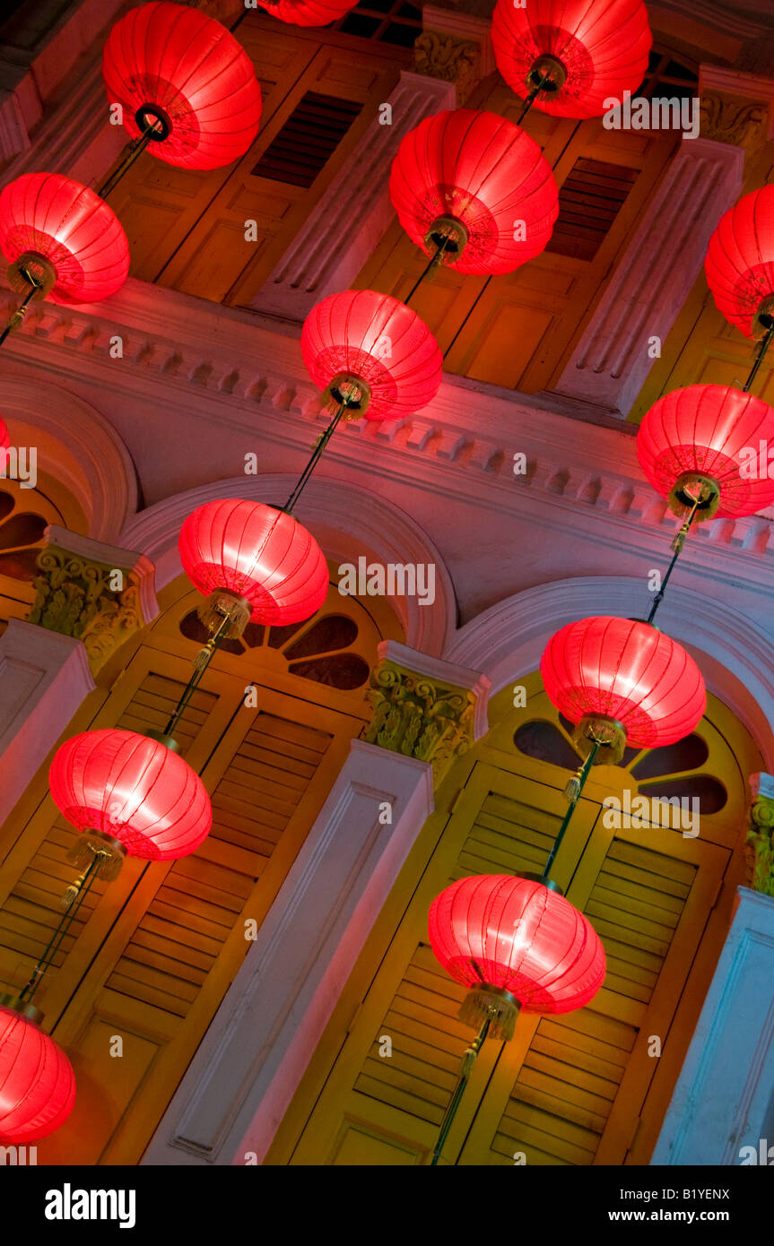 Lampions en papier accroché dans le centre-ville de Singapour Banque D'Images