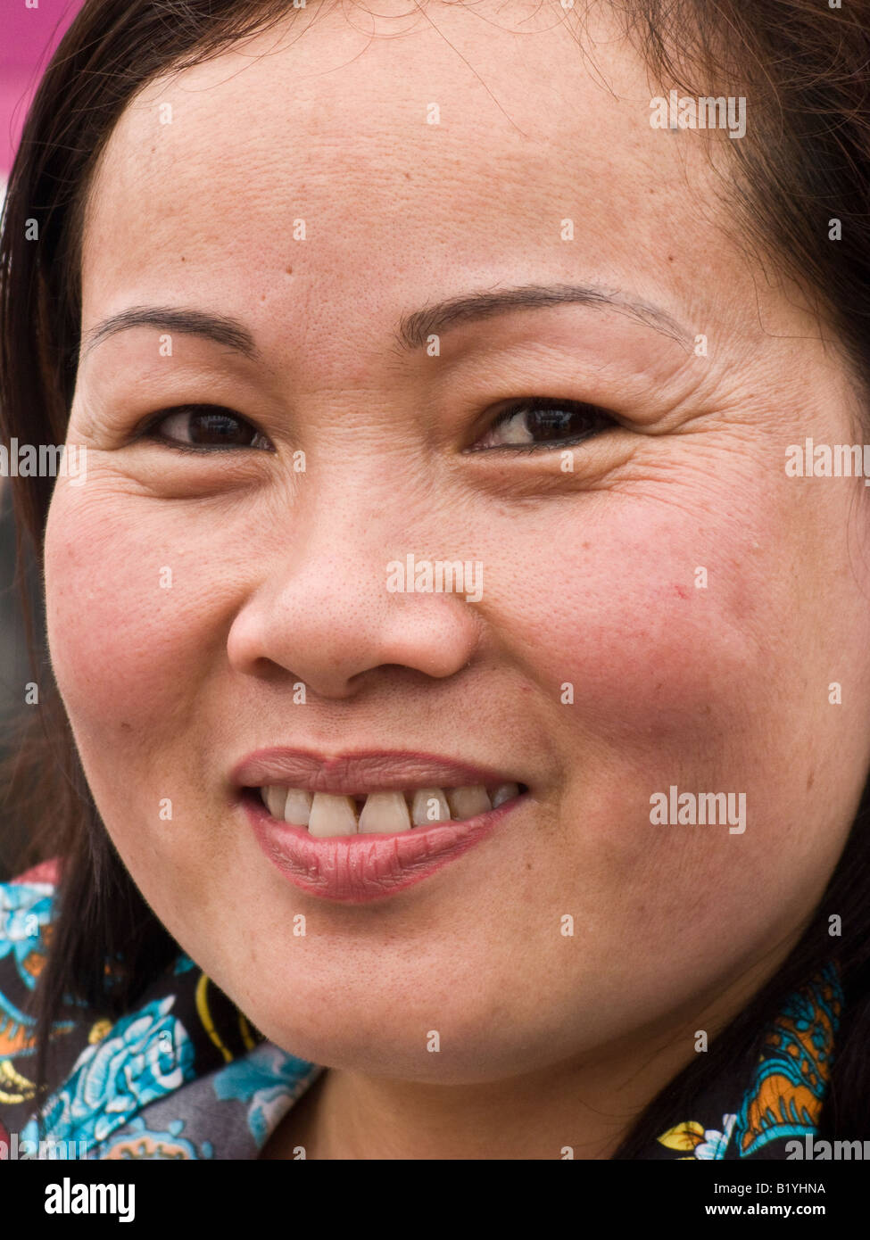 Portrait of smiling vietnamienne, 40s Banque D'Images