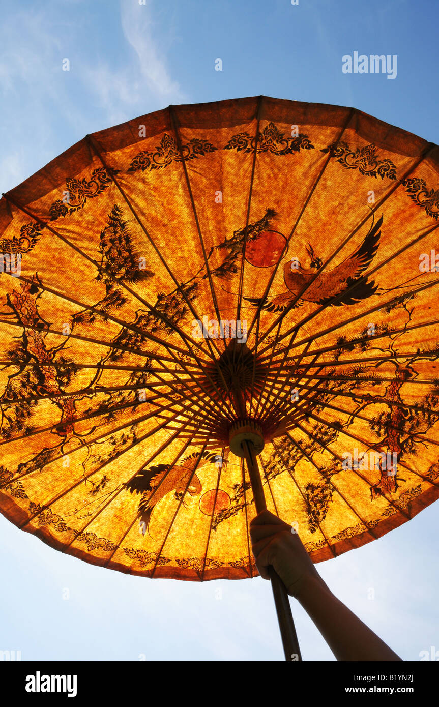 Parapluie chinois en papier, parasol japonais en papier huilé avec poignée en bois pour fête de mariage, photographie, costume, cosplay, décoration et autres événements