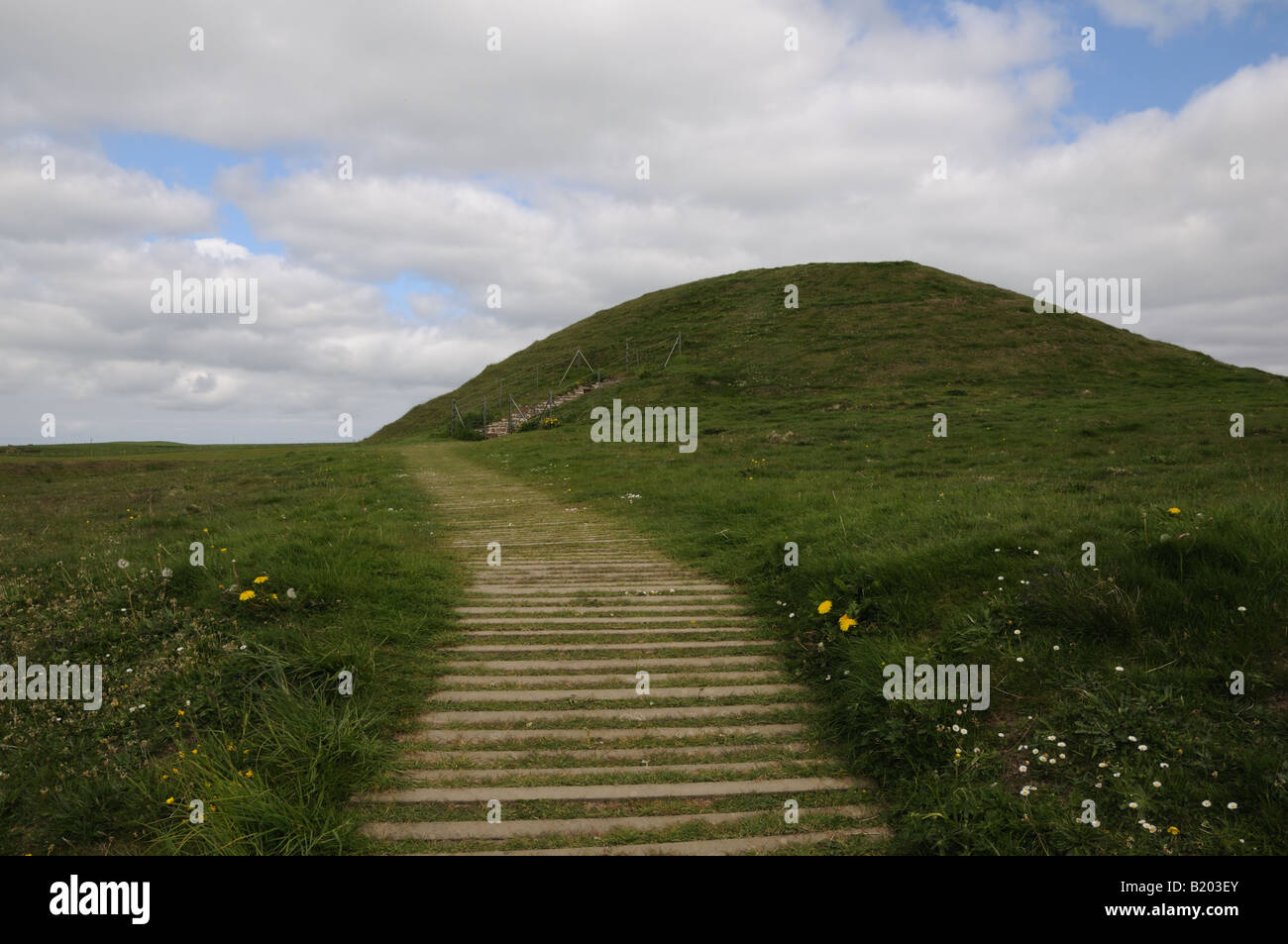 Maeshowe est un 5 000-year-old burial cairn dans les Orcades, en Écosse. Banque D'Images