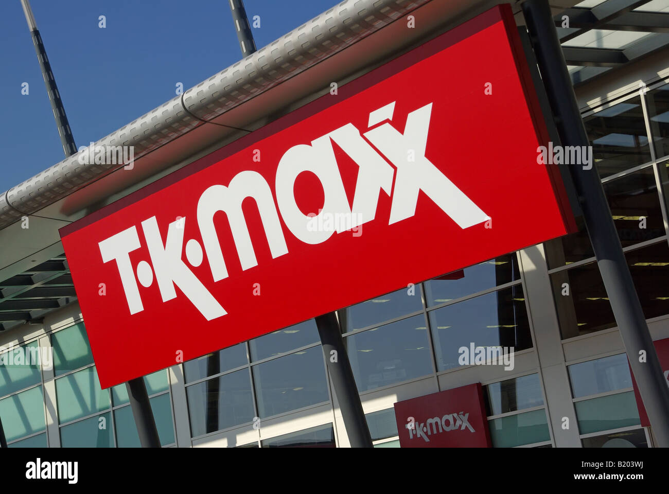 TK Maxx store front sur un parc de vente au détail en Essex Banque D'Images