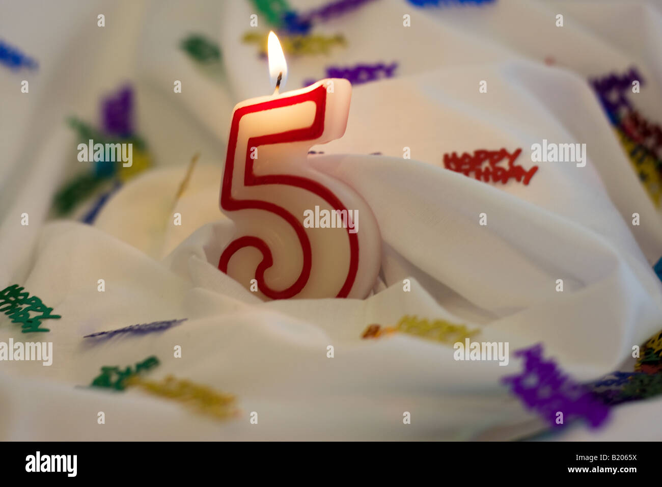 Bougie D Anniversaire 5 Ans Photo Stock Alamy Bougie D Anniversaire 5 Ans Photo Stock Alamy