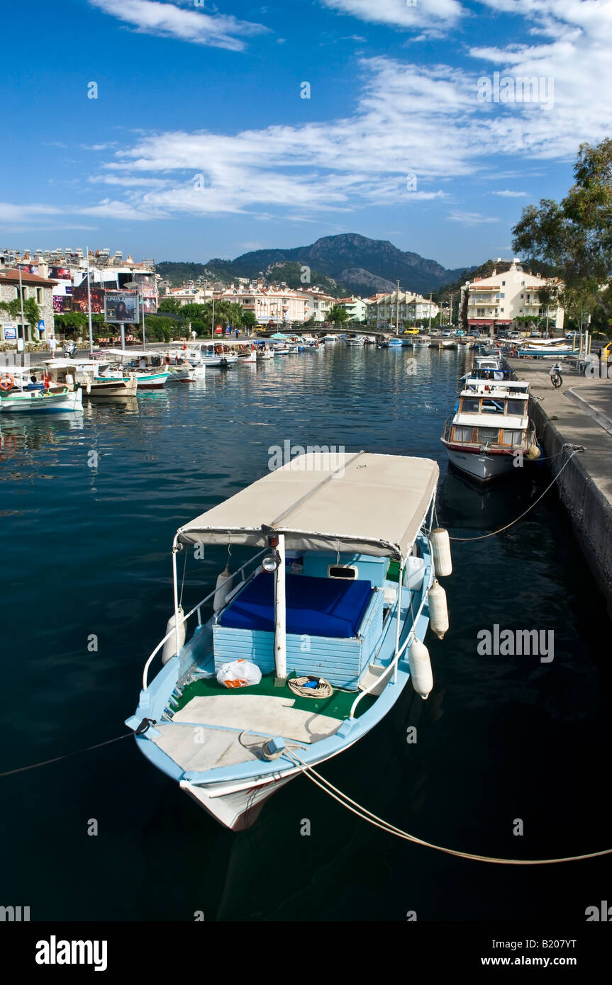 Bateaux amarrés dans le port de Marmaris Mugla Turquie Banque D'Images