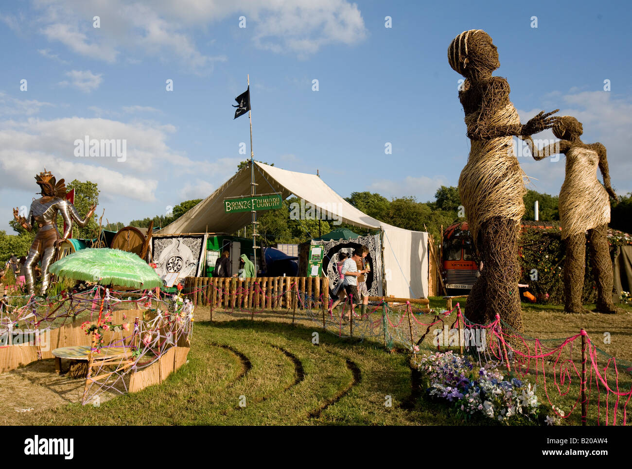 Sculpture de paille Champ vert Shangri La Glastonbury Festival Pilton Somerset UK Europe Banque D'Images