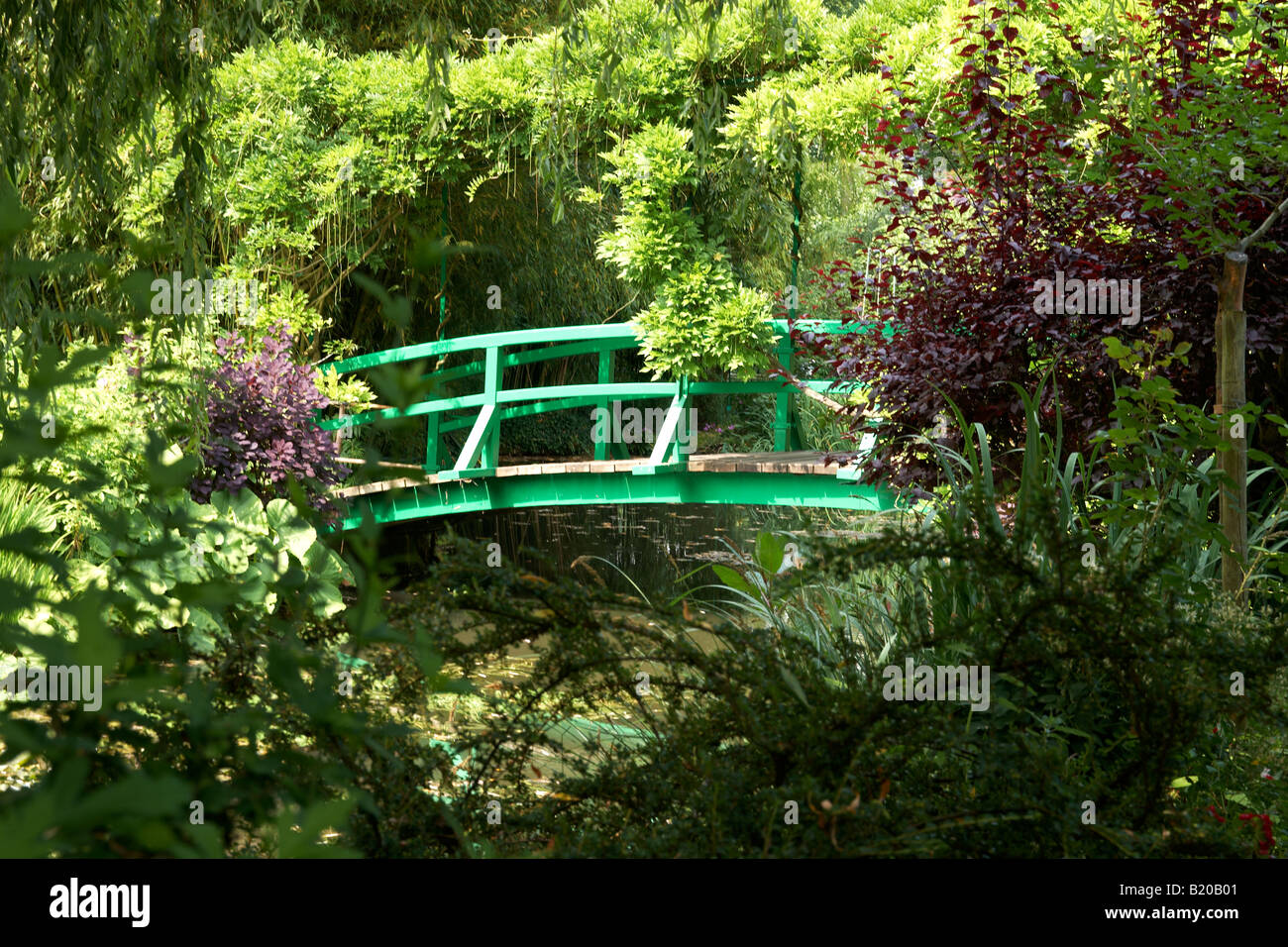 Pont japonais dans le jardin de Monet Giverny près de Paris France Banque D'Images