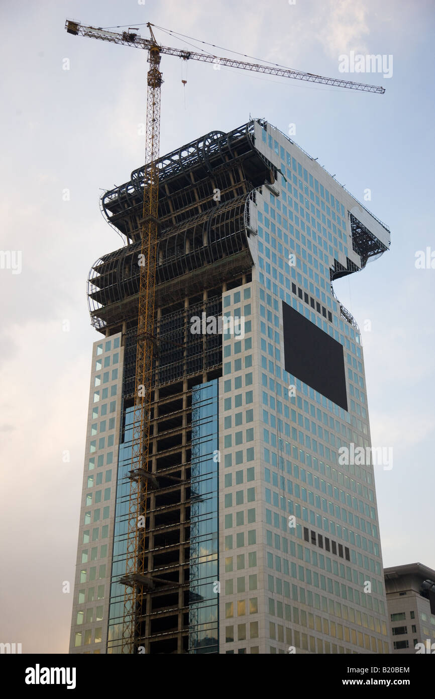 Gratte-ciel moderne en verre en cours de construction à l'aide de grue chantier olympique à Beijing Chine Banque D'Images