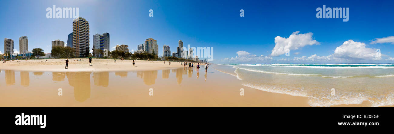 Panorama grand angle de Surfers Paradise sur la Gold Coast Queensland Australie y compris à la fois la ville et la ville Banque D'Images