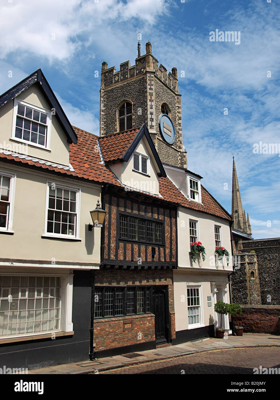 Maisons sur Princes Street Norwich AVEC VUE SUR ST GEORGES TOMBLAND DERRIÈRE L'église de l'EAST ANGLIA NORFOLK ENGLAND UK Banque D'Images
