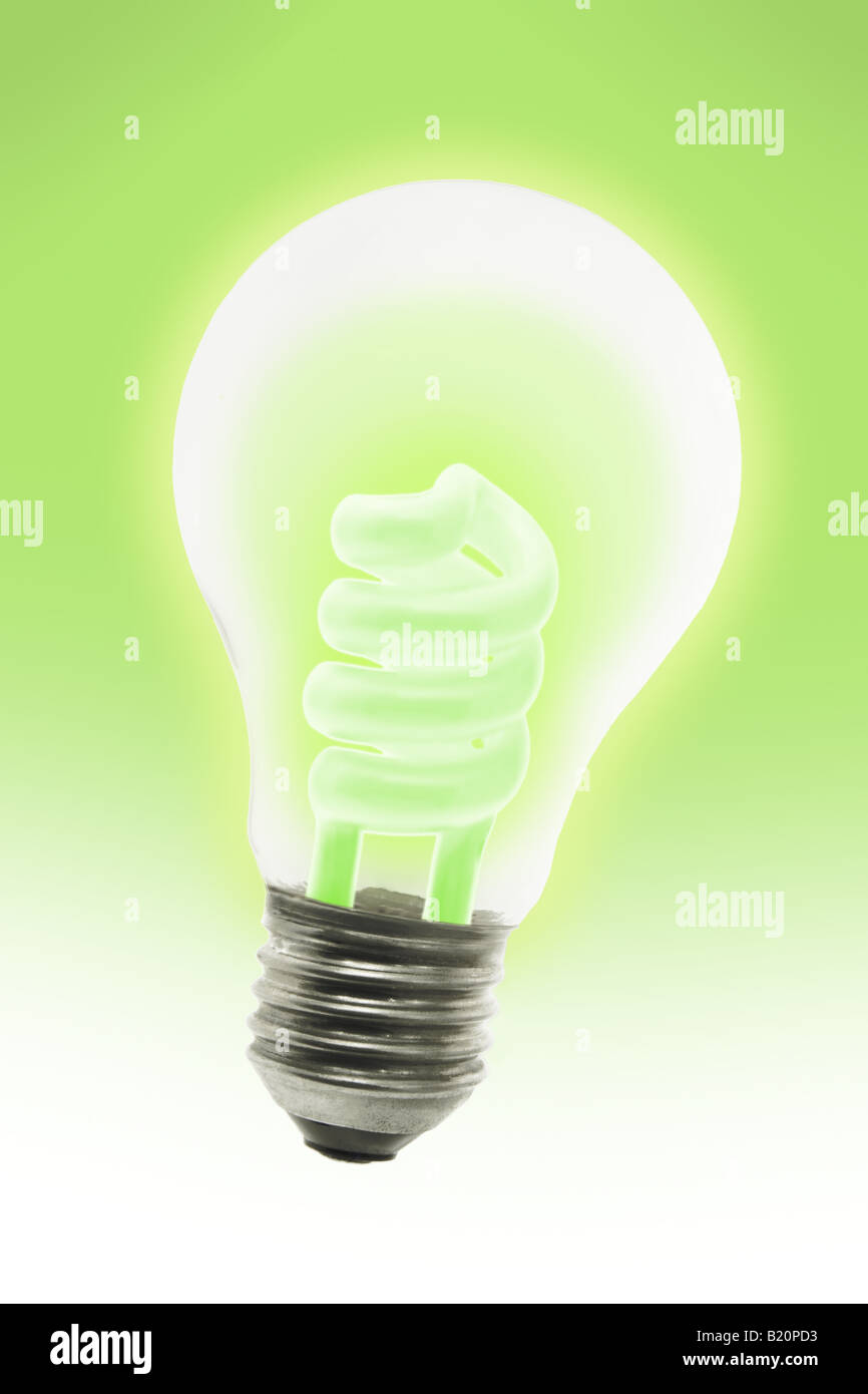 L'économie d'énergie rayonnante à l'intérieur de l'ampoule électrique ampoule à incandescence Banque D'Images