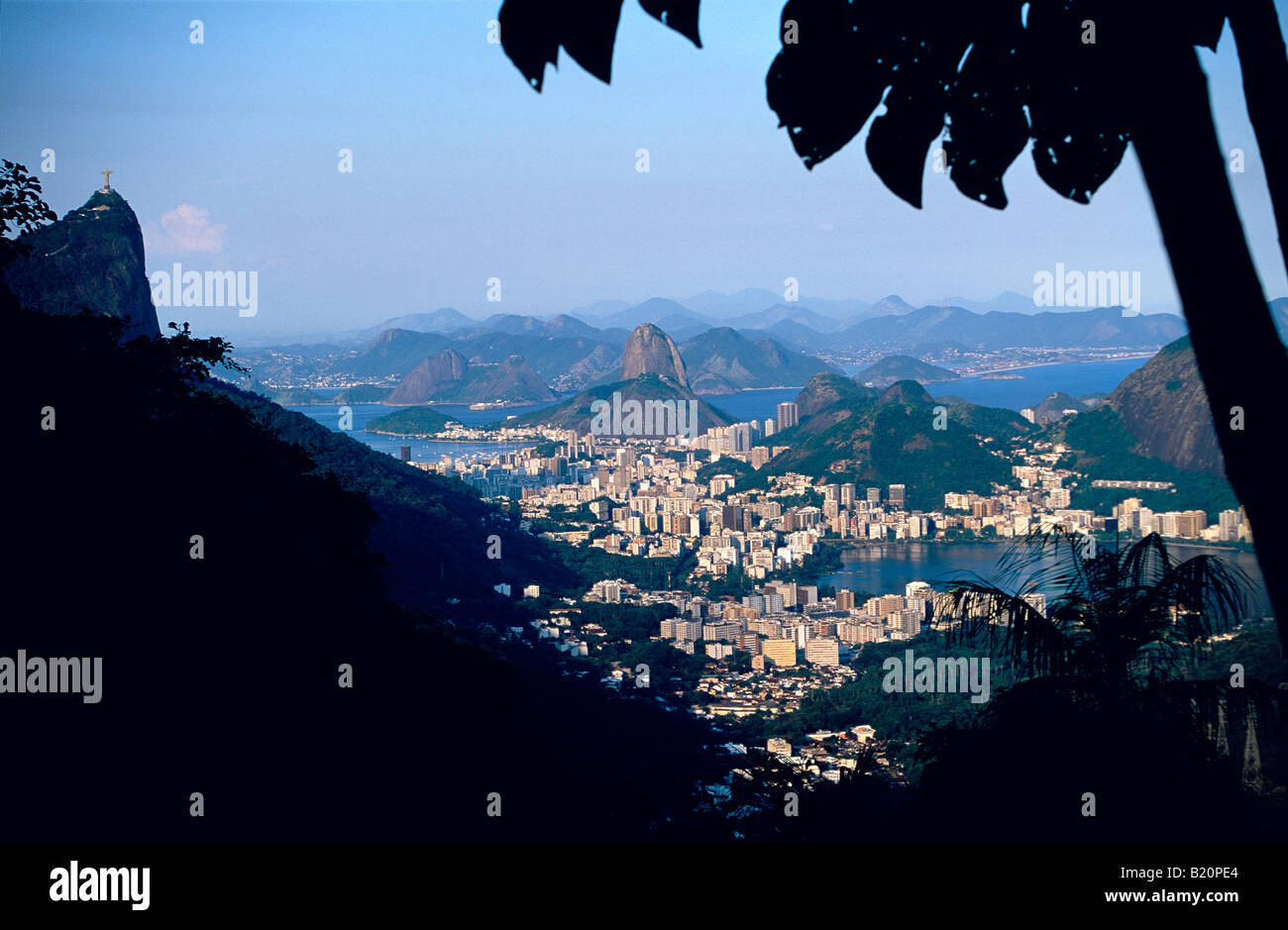 Vue panoramique sur Christo Redentor Corcovado et pain de sucre de l'empereur s reste Parc Tijuca Rio de Janeiro Banque D'Images