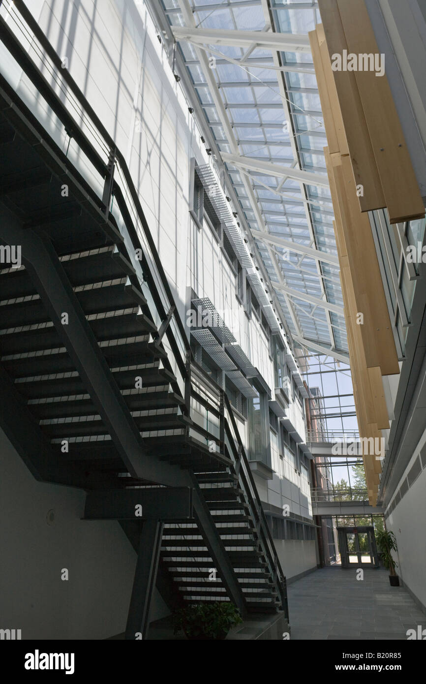 Atrium, Centre de développement de la biotechnologie et les études interdisciplinaires, Rensselaer Polytechnic Institute campus, Troy, New York, USA Banque D'Images