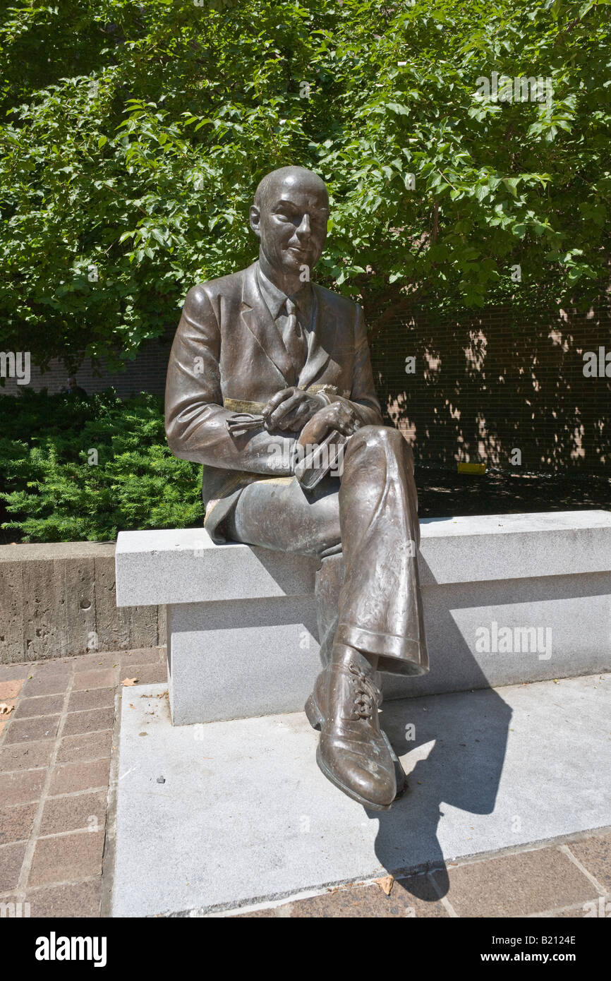 Statue de J. Erik Jonsson, Rensselaer Polytechnic Institute campus, Troy, New York, USA Banque D'Images