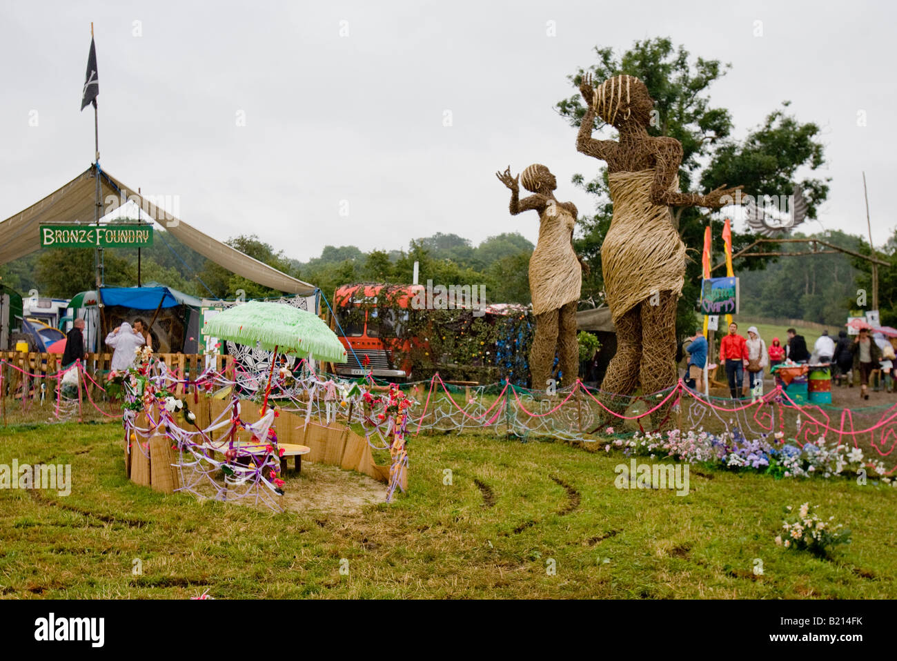 Sculpture de paille dans le domaine d'Avalon Glastonbury Festival Pilton Somerset UK Europe Banque D'Images