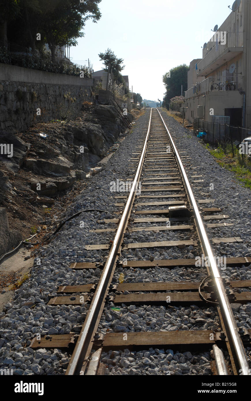 Les lignes de chemin de fer du Chemin de Fer de Corse, le système ferroviaire dans l'île de Corse, comme ils passent par d'Algajola Banque D'Images