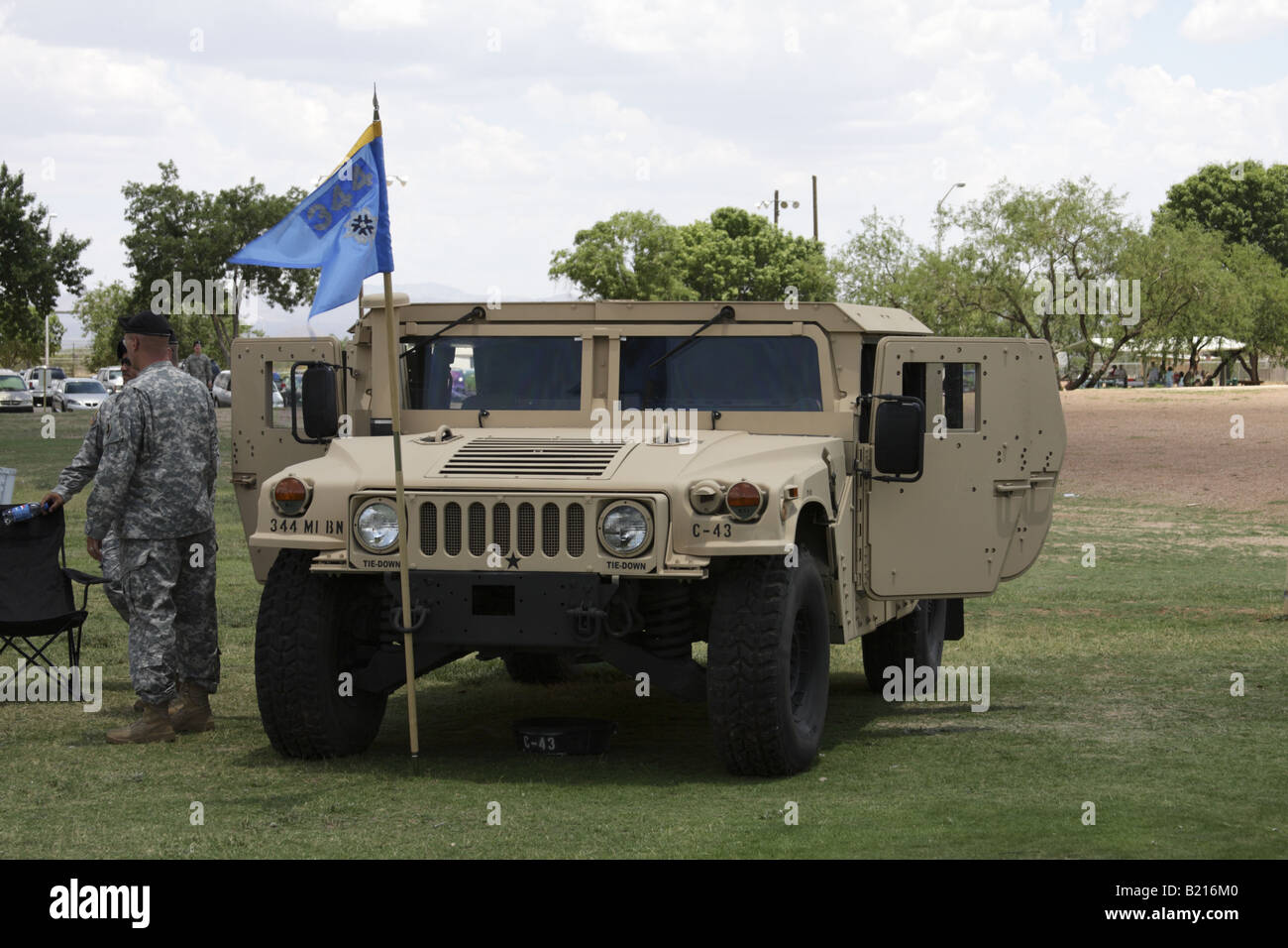 Les soldats de l'armée à côté de nous pendant 4 célébrations Juillet HUMVEE, Arizona, USA Banque D'Images