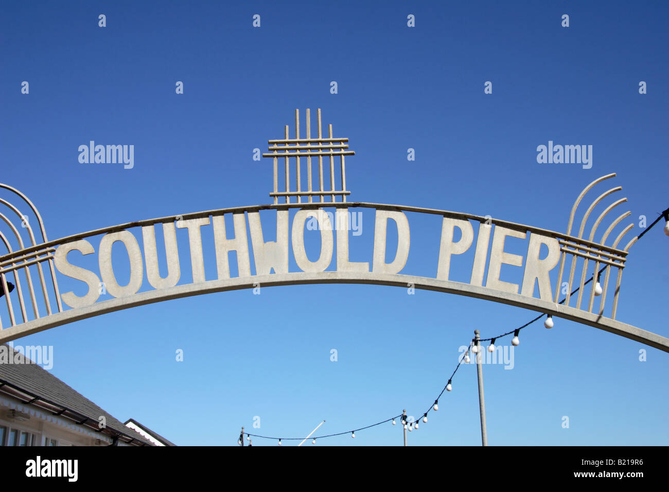 Le signe plus de Southwold Pier entrée. Banque D'Images