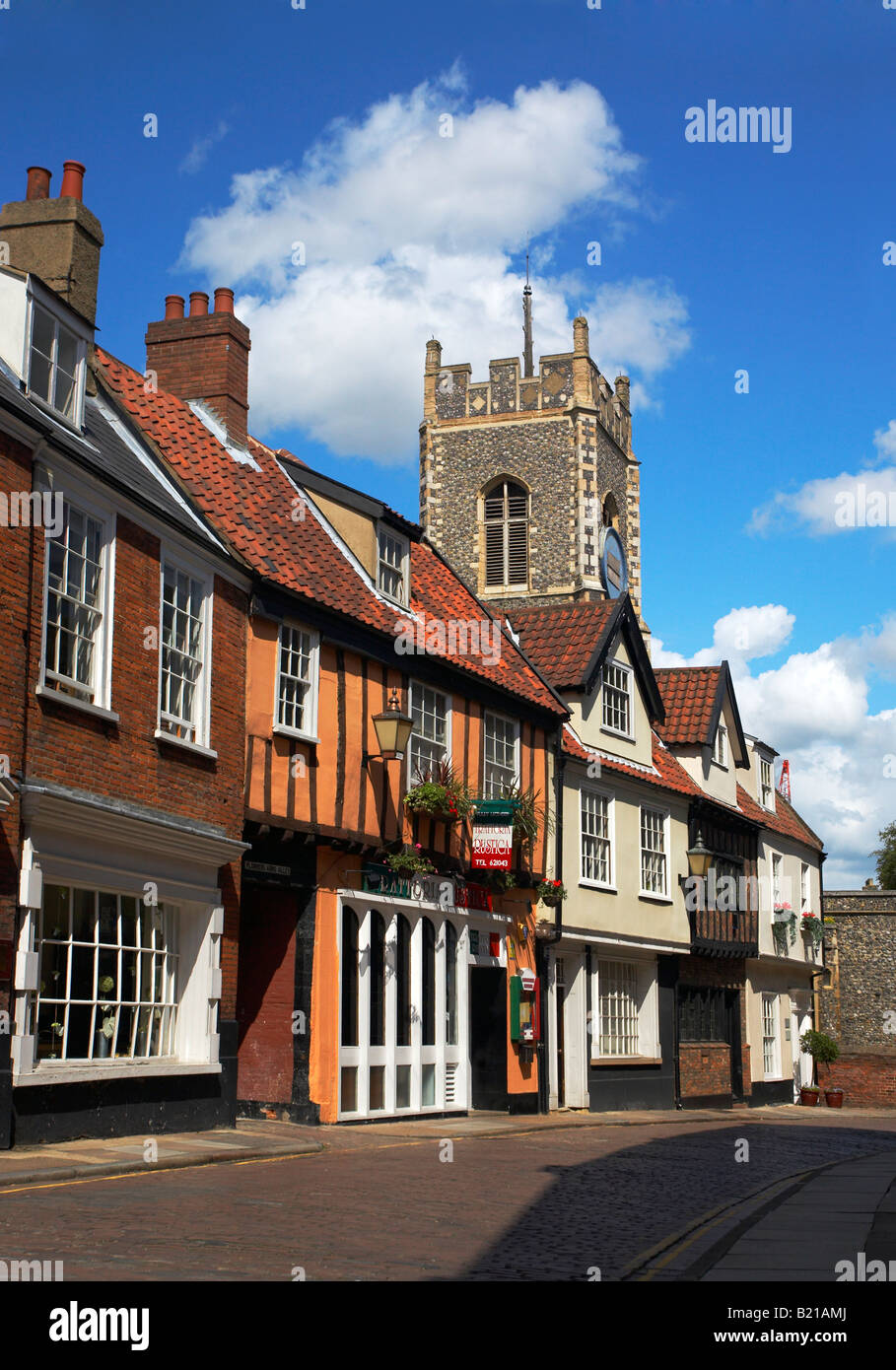 Princes St & l'église St pierre traditionnel George Tombland par un beau jour d'été s, Norwich Norfolk, UK Banque D'Images