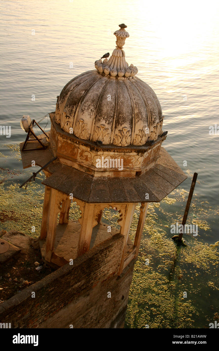 Magnifique Coucher de soleil sur le lac Pichola, Udaipur, Rajasthan, Inde Banque D'Images