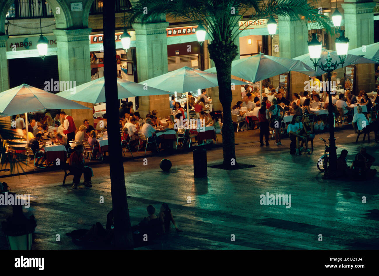 Restaurants Plaça Reial, dans la vieille ville de Barcelone Catalogne Espagne Banque D'Images