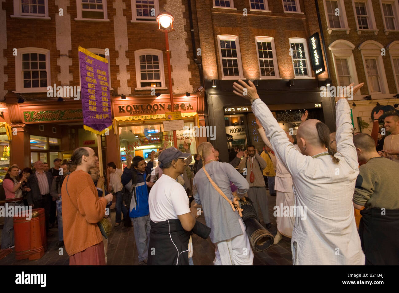 Groupe Hare Krishna dans Gerrard Street Chinatown W1 London United Kingdom Banque D'Images