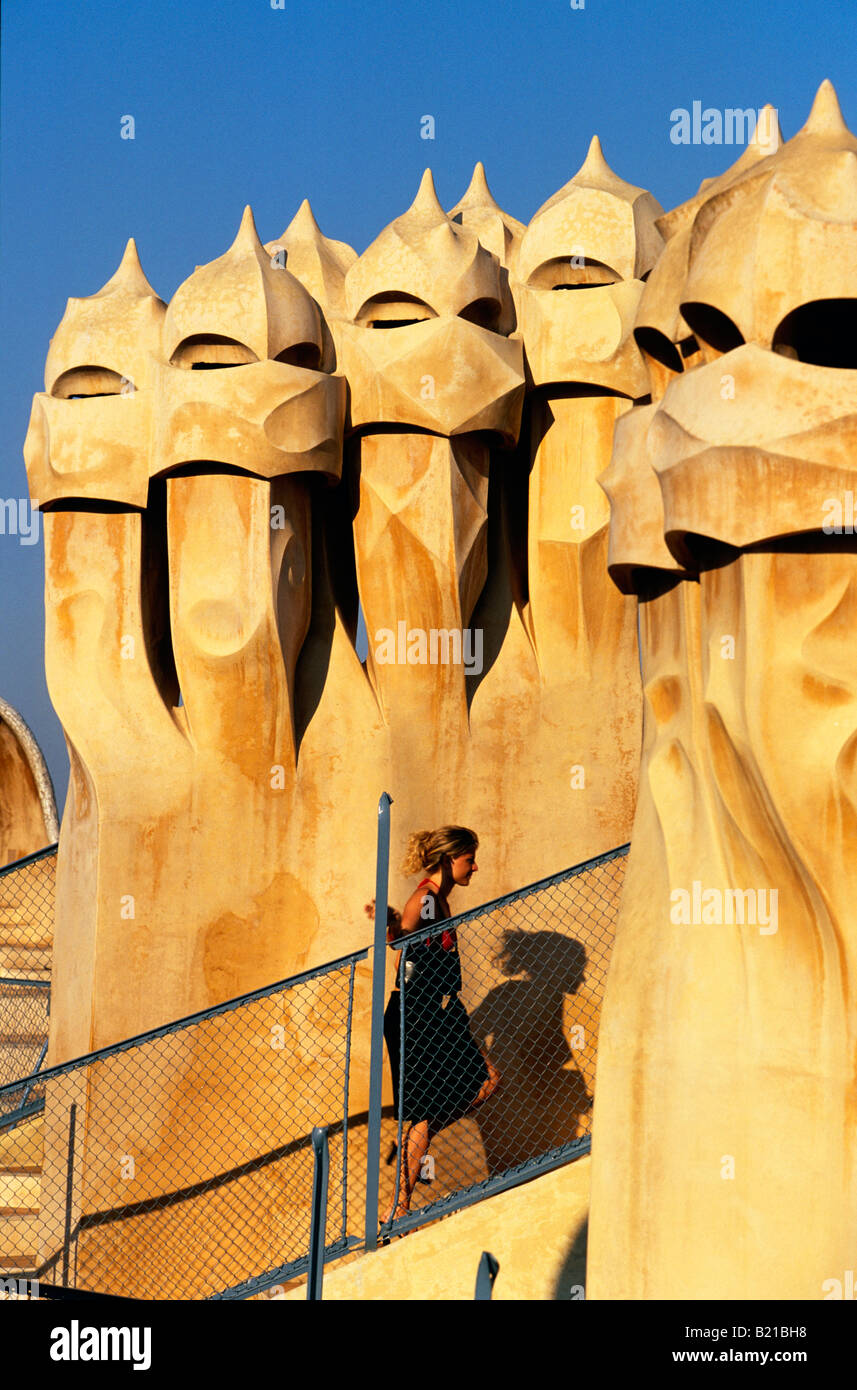 Cheminées sur le toit de La Pedrera Casa Mila Barcelone Catalogne Espagne Banque D'Images