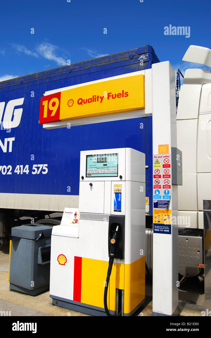 Pompe diesel Shell pour camions, Station essence Shell, Nr.Hatfield, Hertfordshire, Angleterre, Royaume-Uni Banque D'Images