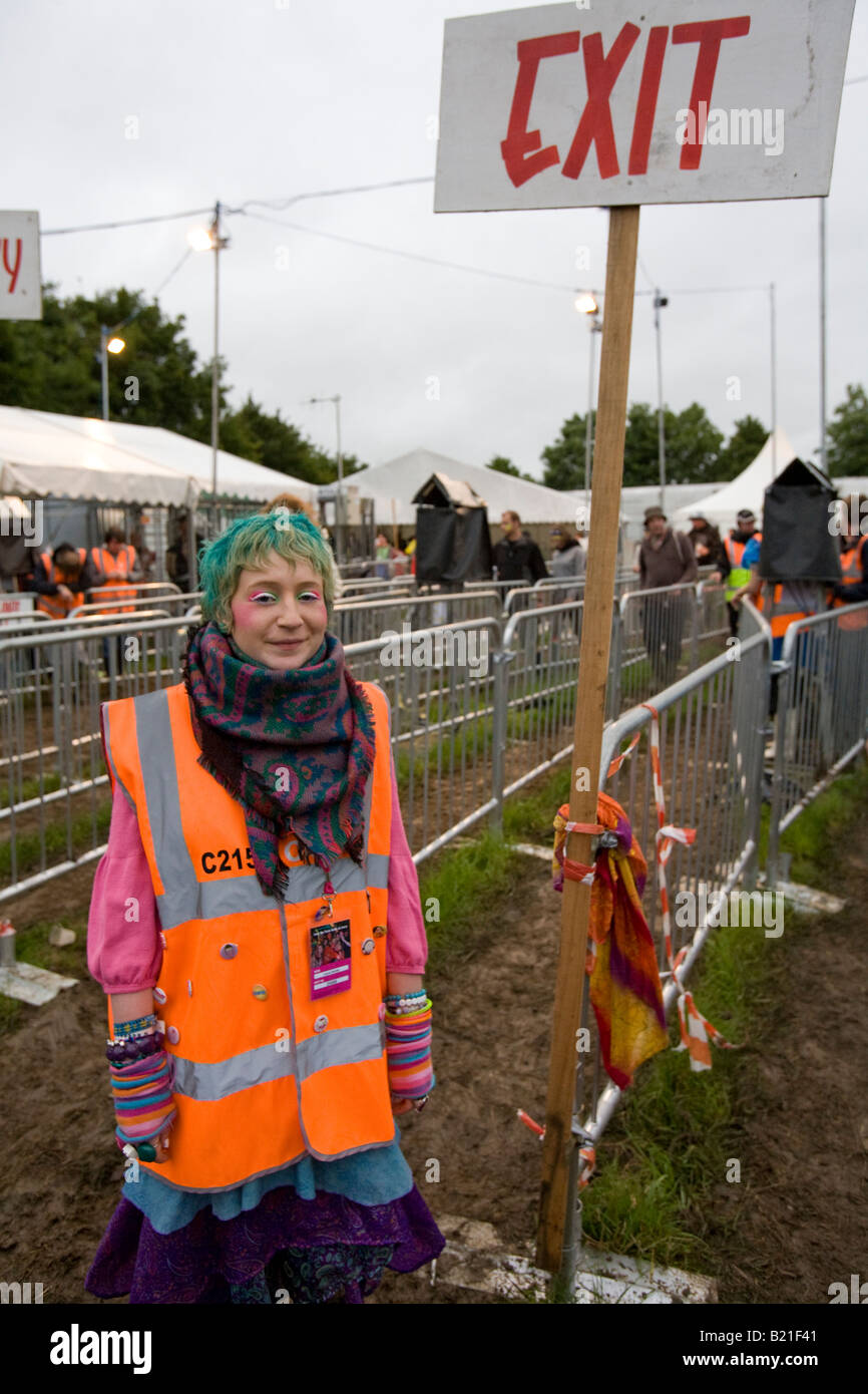 Agent de sécurité et de sortie Glastonbury Festival Pilton Somerest UK Europe Banque D'Images
