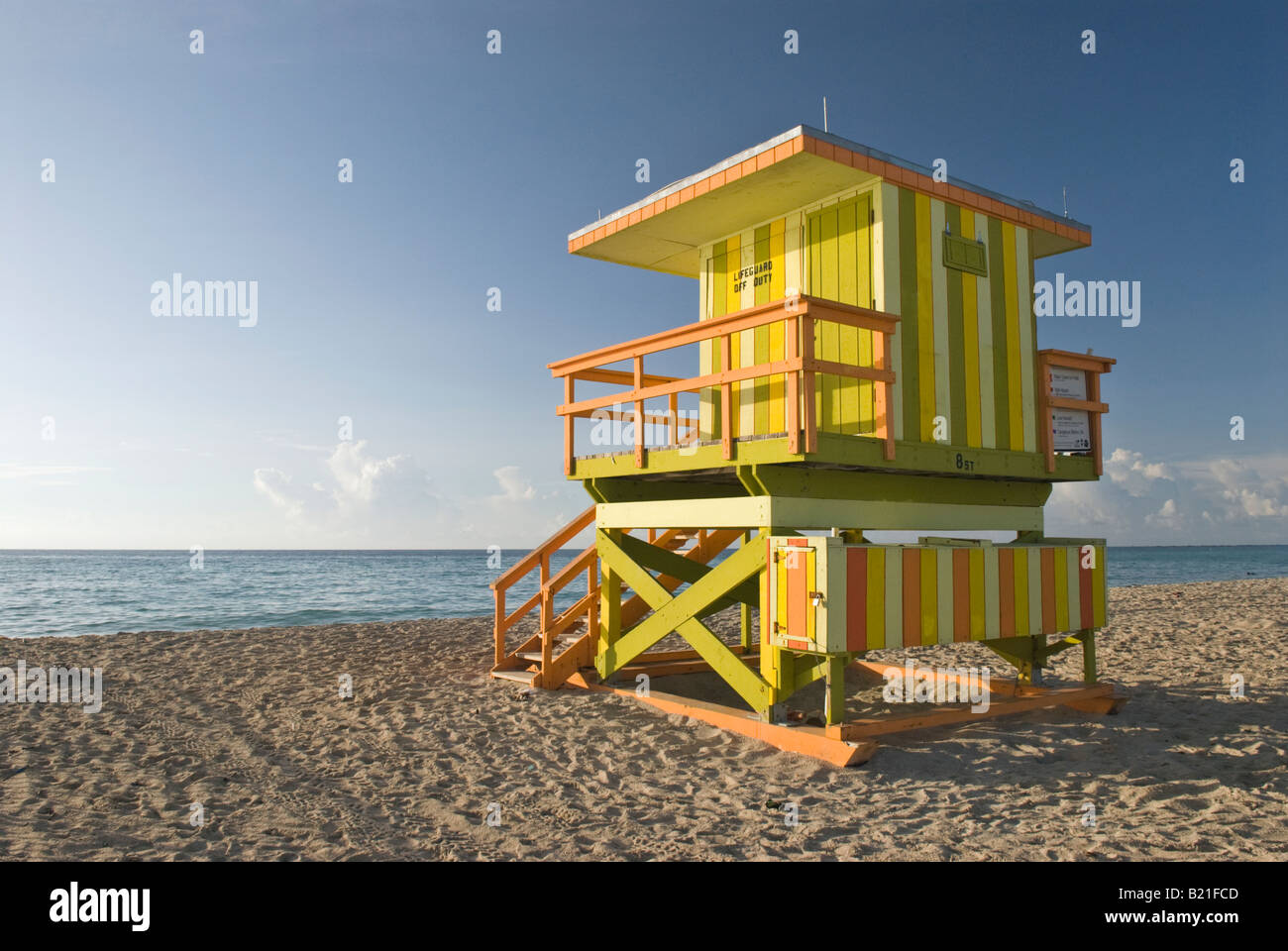 Lifeguard Hut au lever du soleil à Miami Beach en Floride Banque D'Images Lifeguard Hut au lever du soleil à Miami Beach en Floride Banque D'Images
