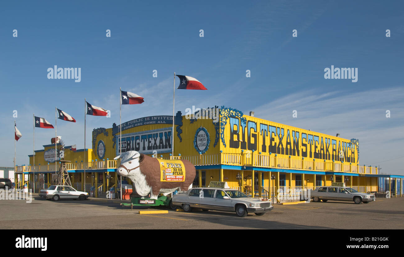 L'Amarillo Texas Big Texan Steak Ranch géant restaurant Hereford en fibre de steer Banque D'Images