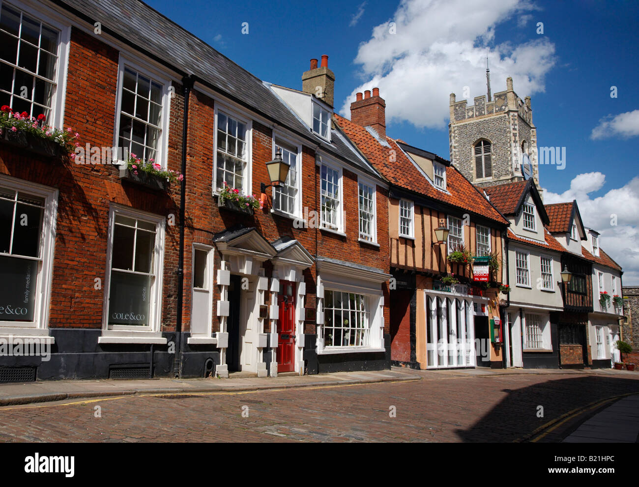 Princes St & l'église St pierre traditionnel George Tombland par un beau jour d'été s, Norwich Norfolk, UK Banque D'Images