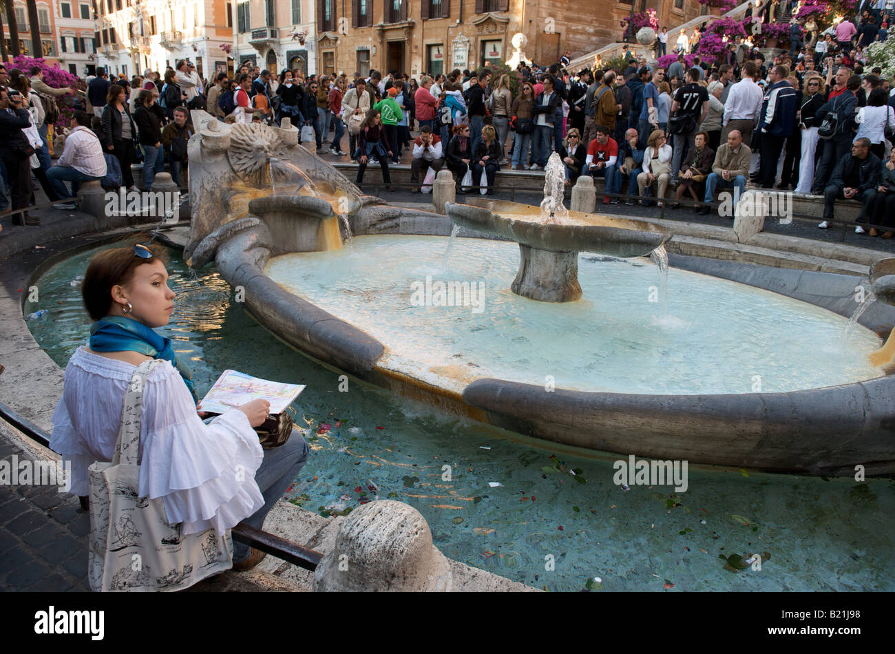 Une artiste à la place d'Espagne - Rome, Italie Banque D'Images