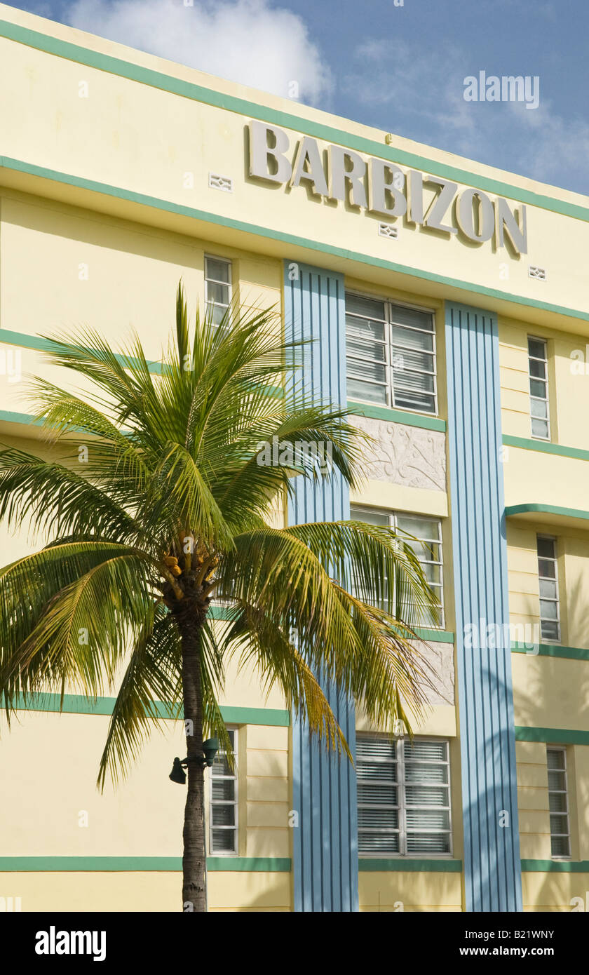 Barbizon Hôtel sur Ocean Drive à South Beach Miami Cet hôtel de style art déco a été conçu par Henry Hohauser en 1937 Banque D'Images Barbizon Hôtel sur Ocean Drive à South Beach Miami Cet hôtel de style art déco a été conçu par Henry Hohauser en 1937 Banque D'Images