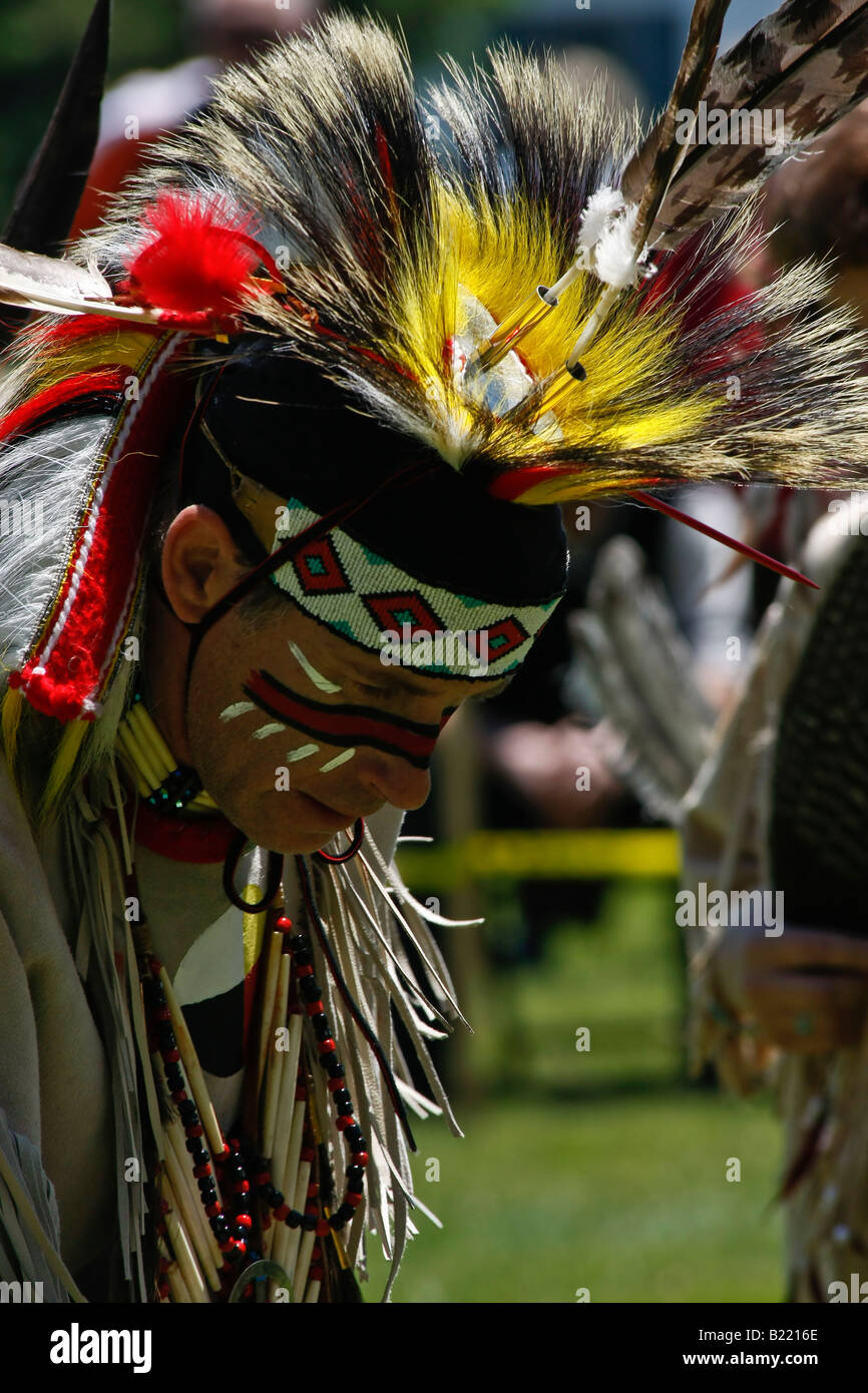 Indigène danseur américain homme de tribu Shawnee Indiens dans l'Ohio OH États-Unis vivre la vie quotidienne style de vie haute résolution Banque D'Images