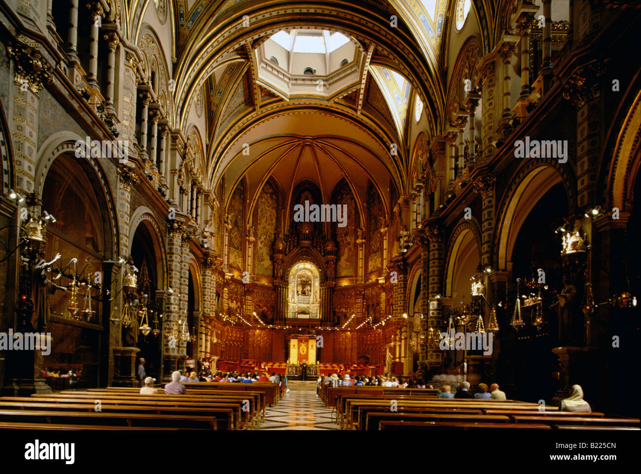 Basilique de l'intérieur du monastère de Montserrat Montserrat Barcelone Catalogne Espagne Montagnes Banque D'Images