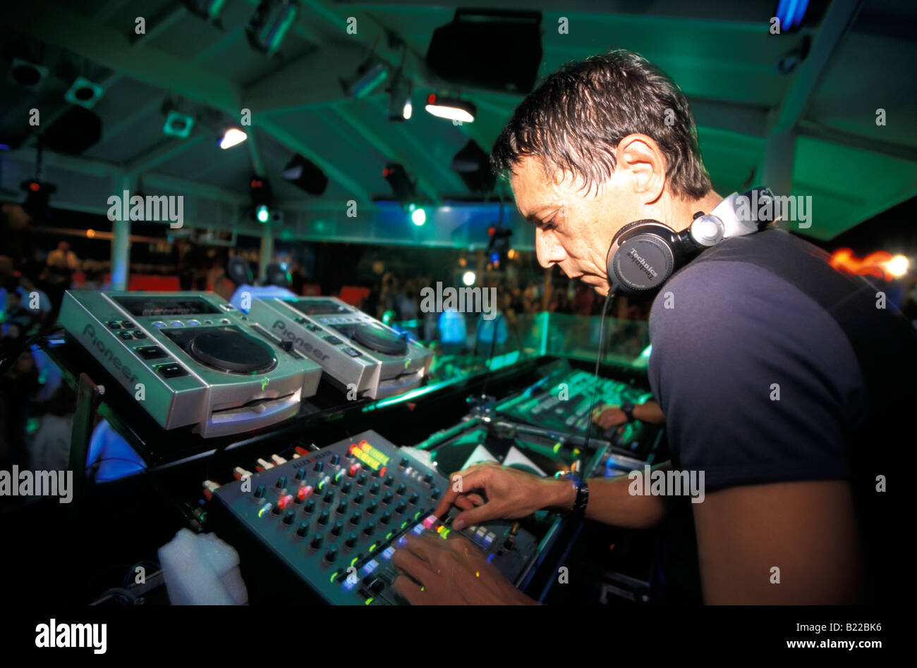 DJ en discothèque Le Prince Emiglia Romagna Riccione Côte Adriatique Italie Banque D'Images