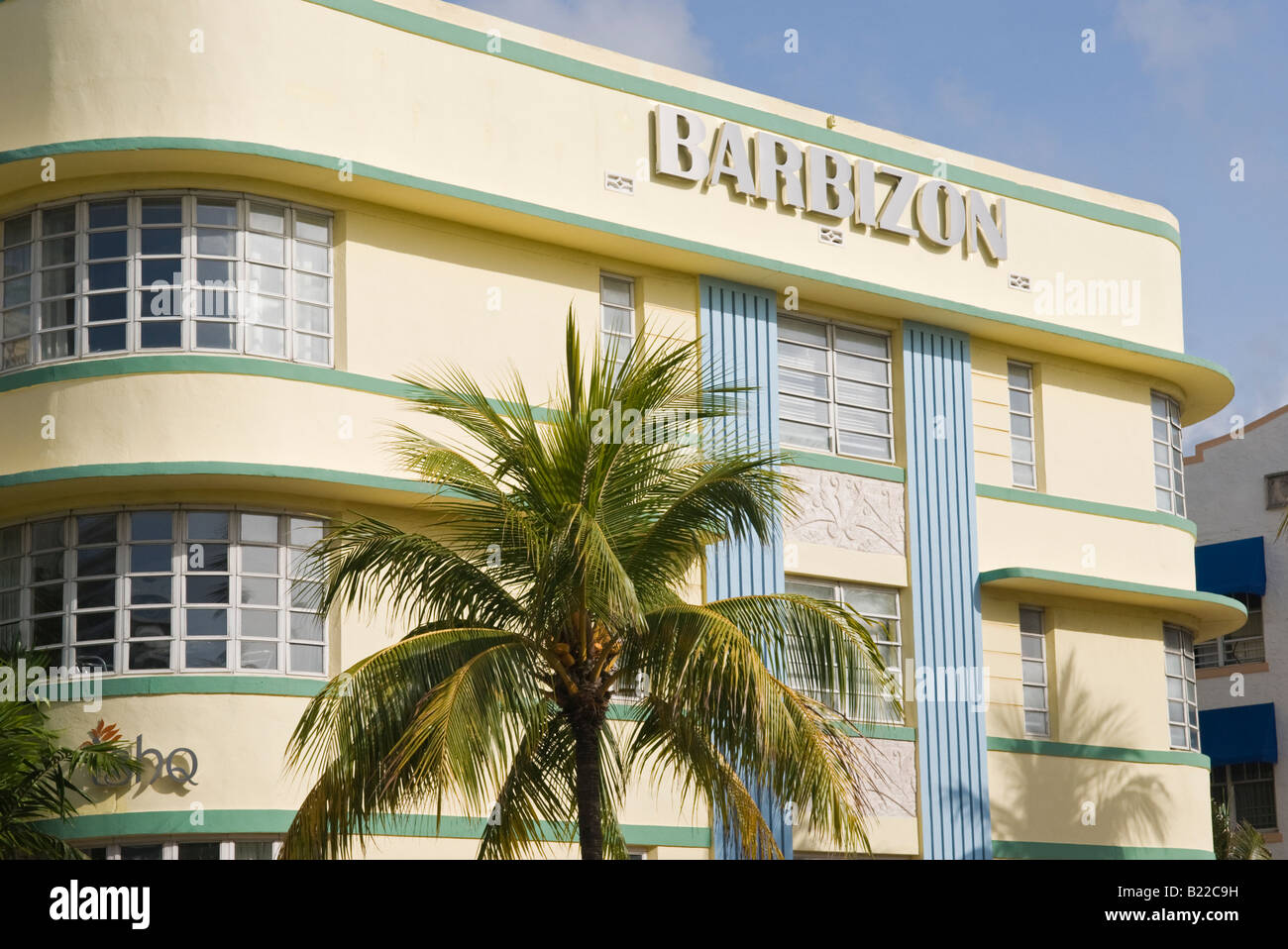 Barbizon Hôtel sur Ocean Drive à South Beach Miami Cet hôtel de style art déco a été conçu par Henry Hohauser en 1937 Banque D'Images Barbizon Hôtel sur Ocean Drive à South Beach Miami Cet hôtel de style art déco a été conçu par Henry Hohauser en 1937 Banque D'Images