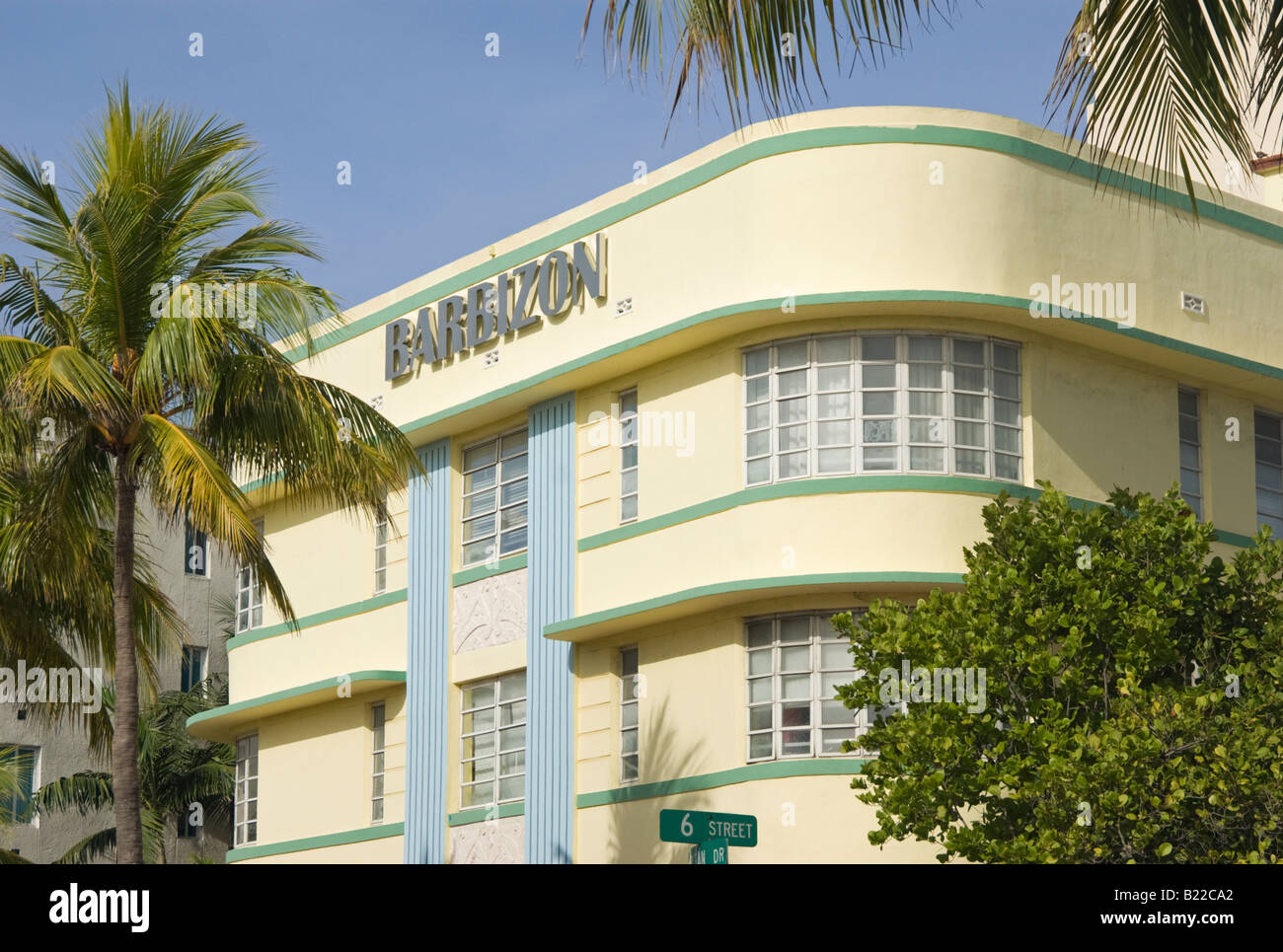 Barbizon Hôtel sur Ocean Drive à South Beach Miami Cet hôtel de style art déco a été conçu par Henry Hohauser en 1937 Banque D'Images Barbizon Hôtel sur Ocean Drive à South Beach Miami Cet hôtel de style art déco a été conçu par Henry Hohauser en 1937 Banque D'Images