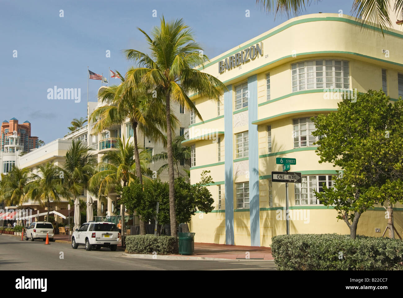 Barbizon Hôtel sur Ocean Drive à South Beach Miami Cet hôtel de style art déco a été conçu par Henry Hohauser en 1937 Banque D'Images Barbizon Hôtel sur Ocean Drive à South Beach Miami Cet hôtel de style art déco a été conçu par Henry Hohauser en 1937 Banque D'Images