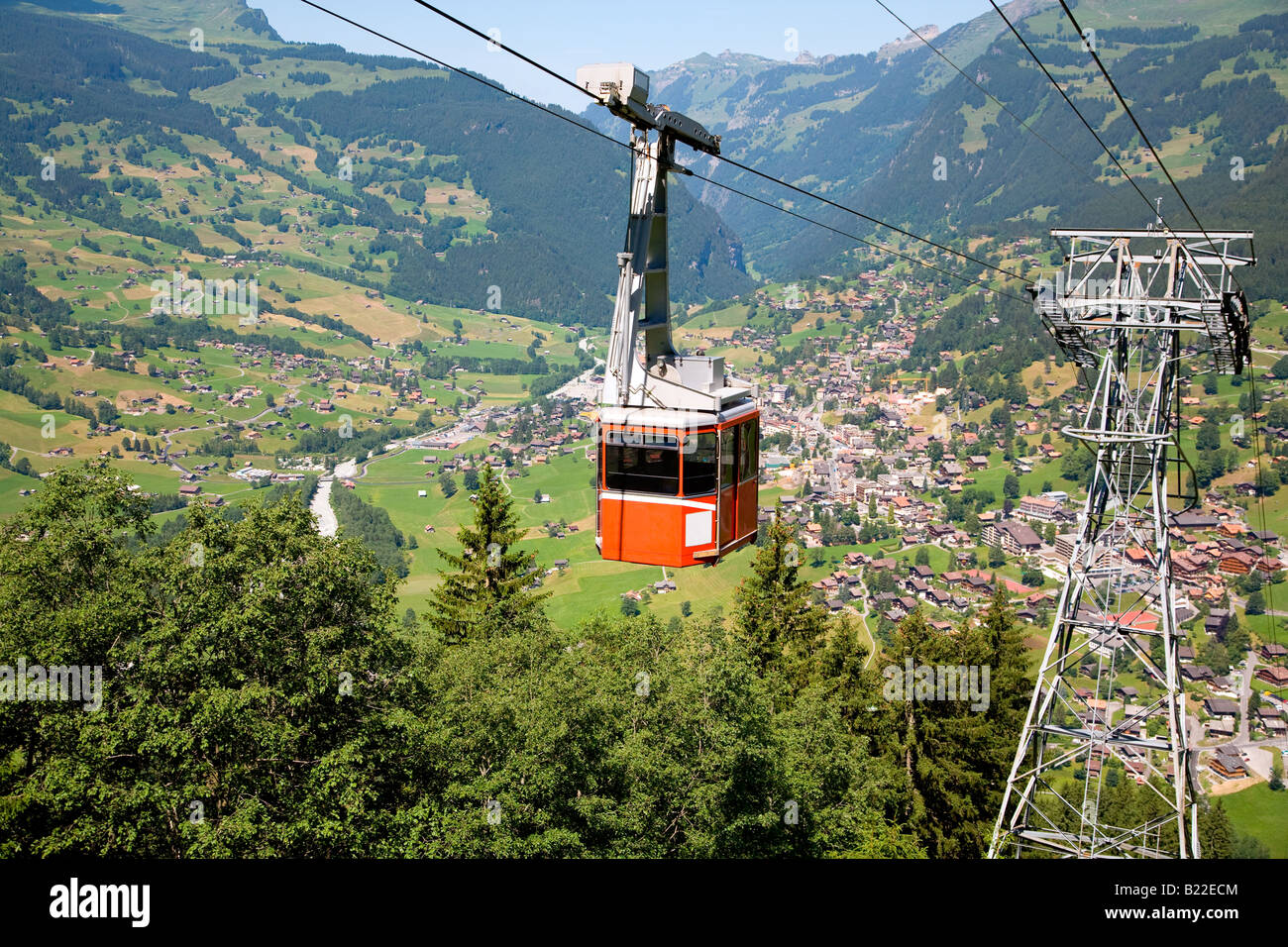 C'est un téléphérique allant de Grindelwald à Berne canton suisse Pfingstegg & First Banque D'Images