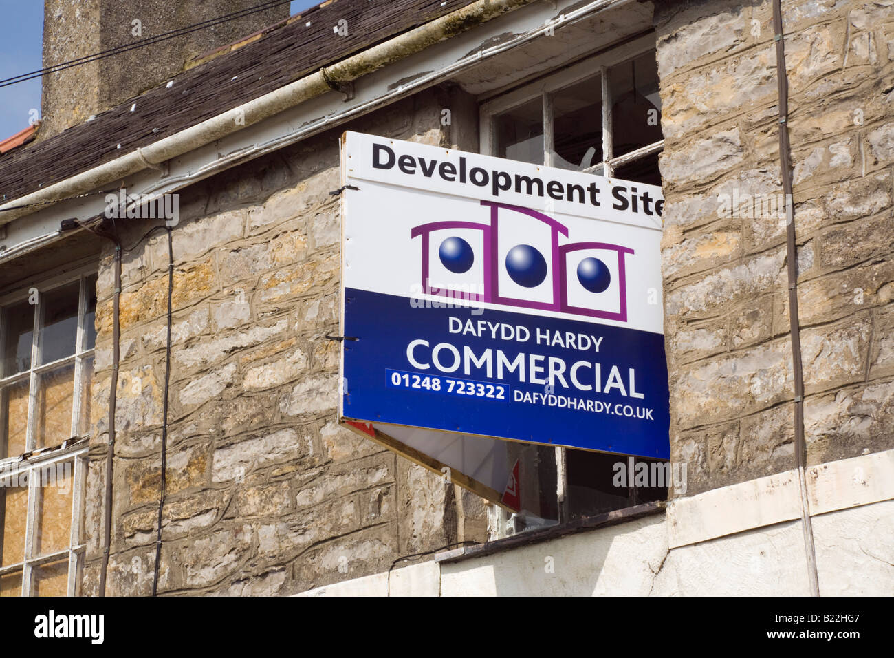 La Grande-Bretagne UK Agents immobiliers local commercial à vendre à l'extérieur de bâtiment abandonné Banque D'Images