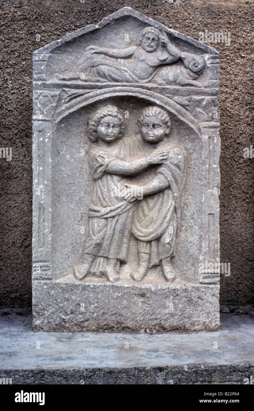 Présents Statuts de l'homme et de la femme les figures à Timgad Algérie Afrique du Nord romaine un Centre du patrimoine mondial de l'Timgad se trouve sur le nord Banque D'Images