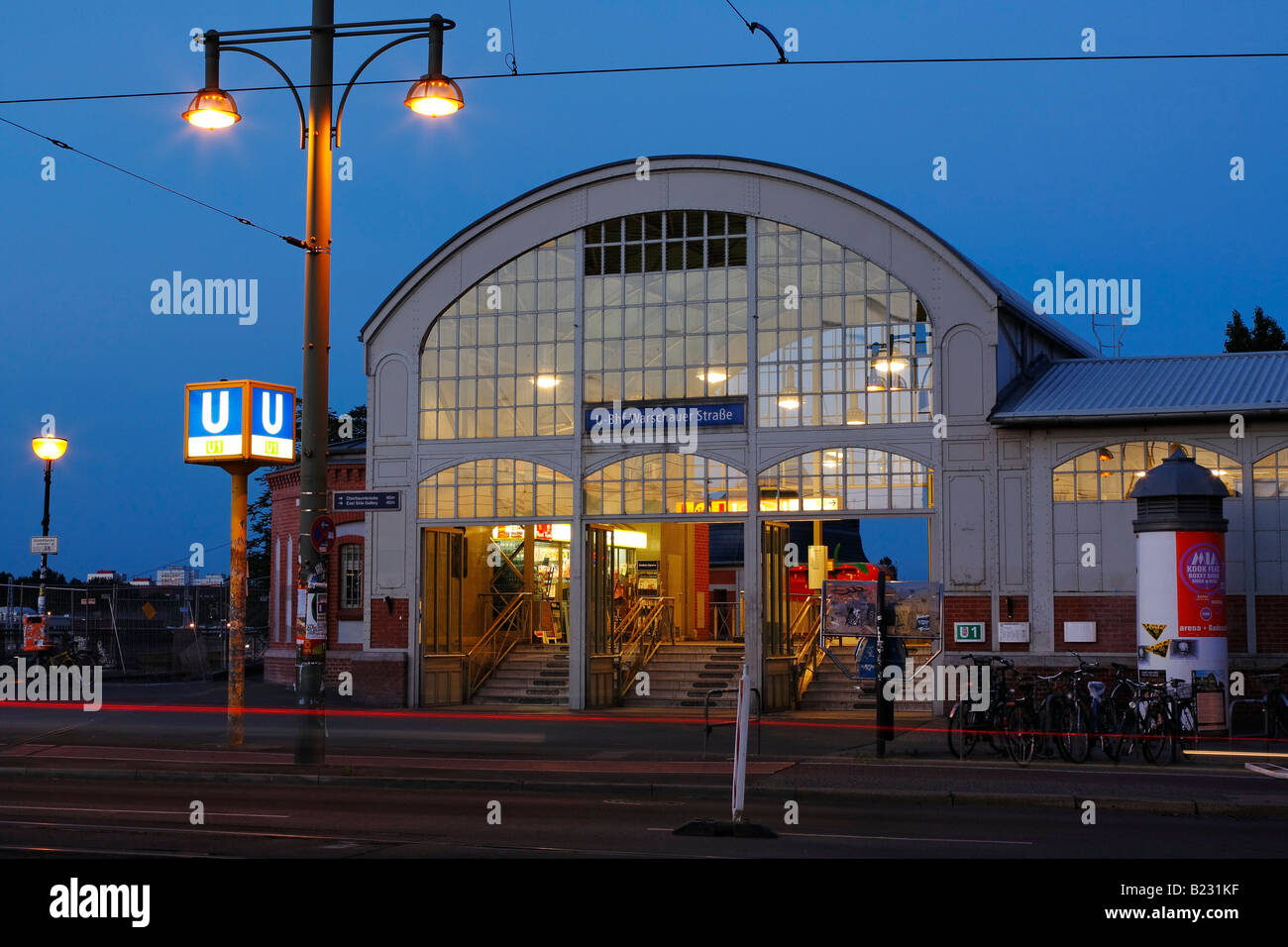 Façade de la gare ferroviaire la gare Warschauer Strafle Berlin Berlin Allemagne Banque D'Images