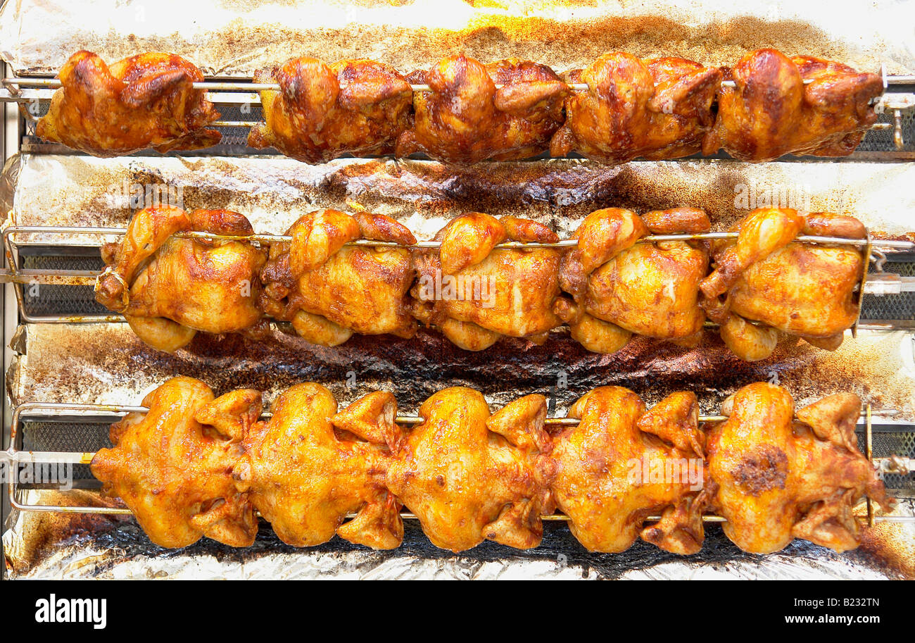 Close-up de poulets grillés en brochettes Photo Stock - Alamy