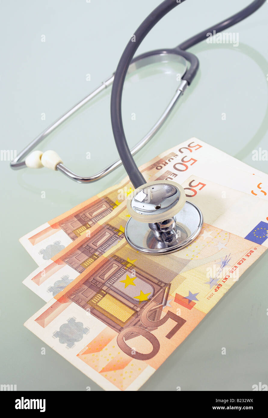 Close-up de cinquante billets with stethoscope Banque D'Images