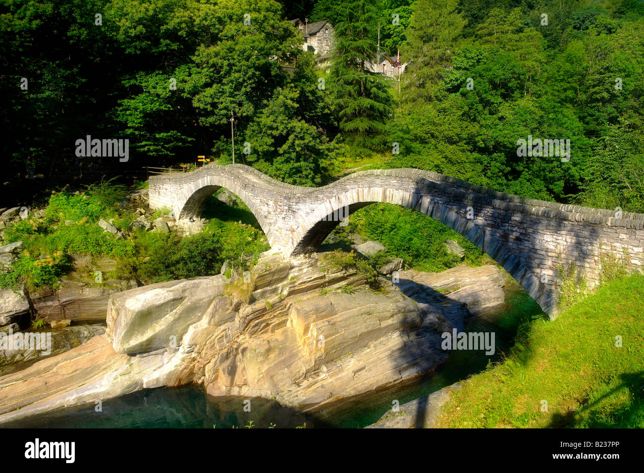 Ponte Dei Salti ( pont salin ) Lavertezzo dans le Val Verzasca , TESSIN , Banque D'Images