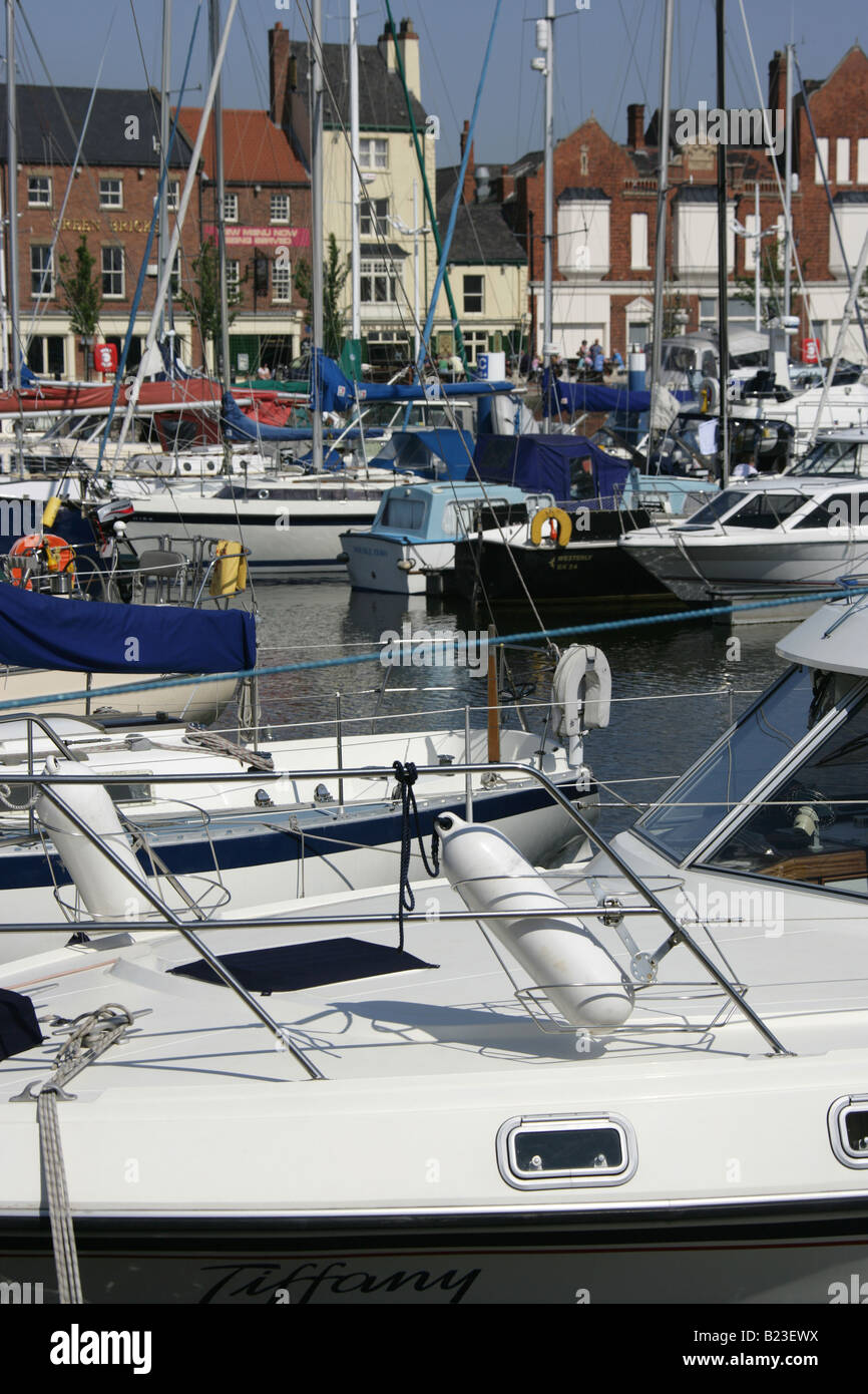 Ville de Kingston Upon Hull, Angleterre. Yachts privés et des bateaux amarrés à la marina de Hull. Banque D'Images