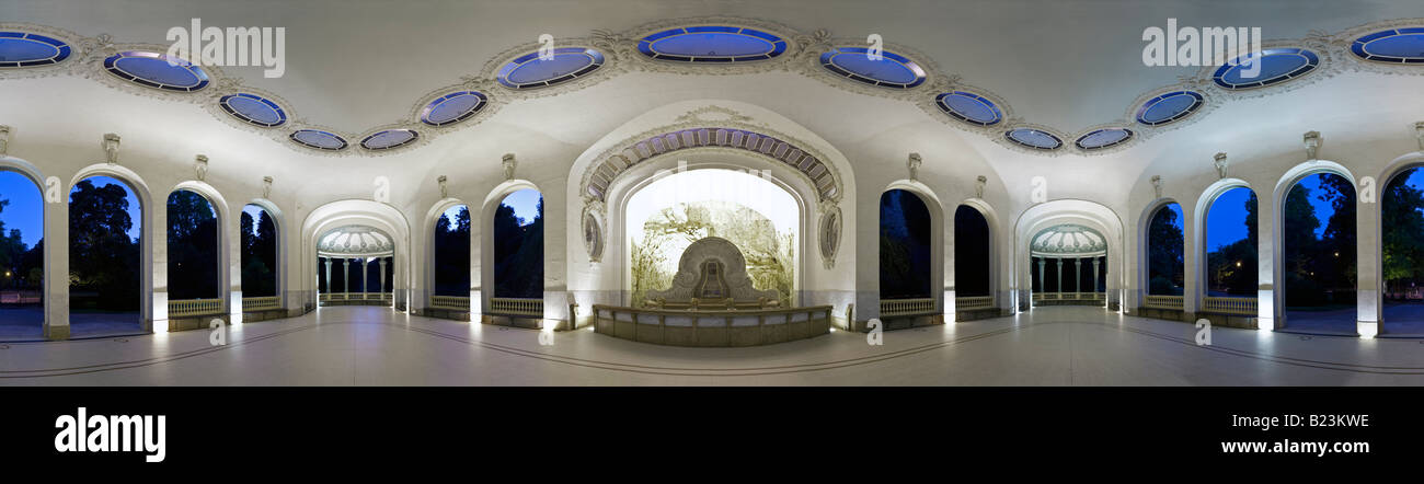 Vue de l'intérieur du "Printemps des Célestins Vichy - France (pavillon). Vue panoramique du pavillon de la source des Célestins Banque D'Images