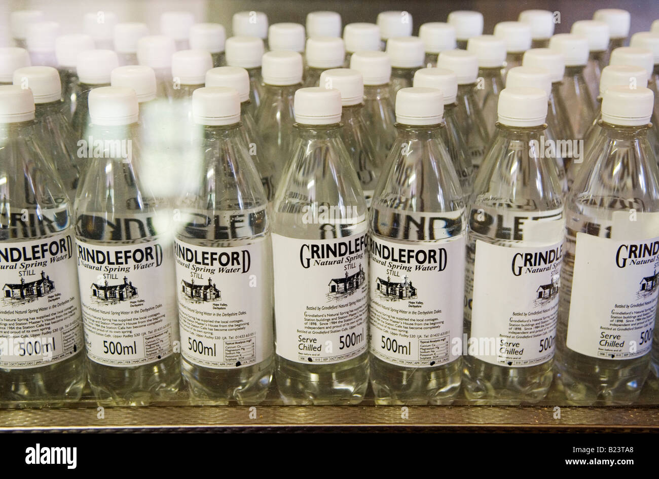 English Grindleford ressort naturel de l'eau en bouteille Grindleford Derbyshire Peak District UK 2008 Banque D'Images
