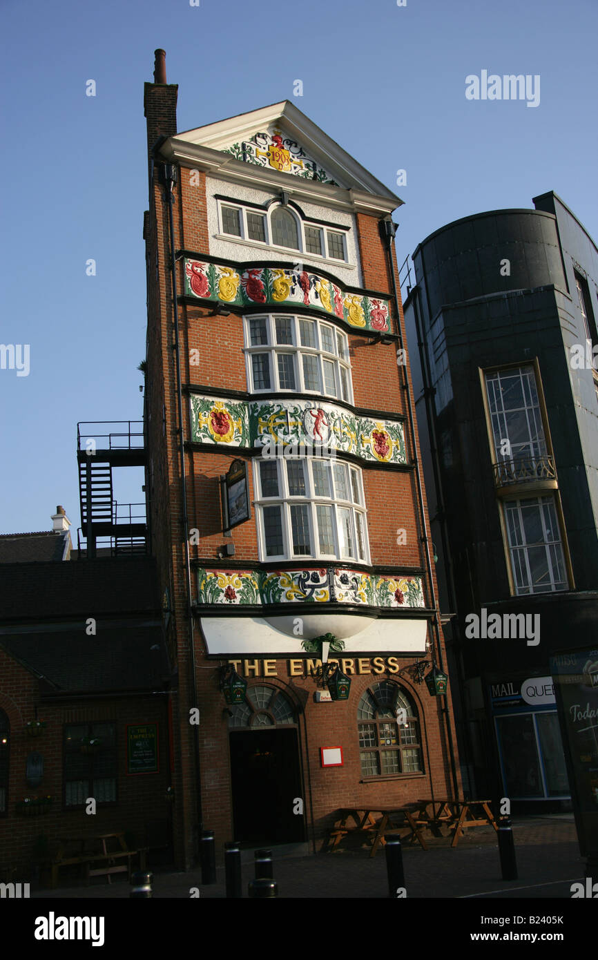 Ville de Kingston Upon Hull, Angleterre. L'Impératrice pub en couleurs, de façade dans la coque floral Alfred Gelder Street. Banque D'Images