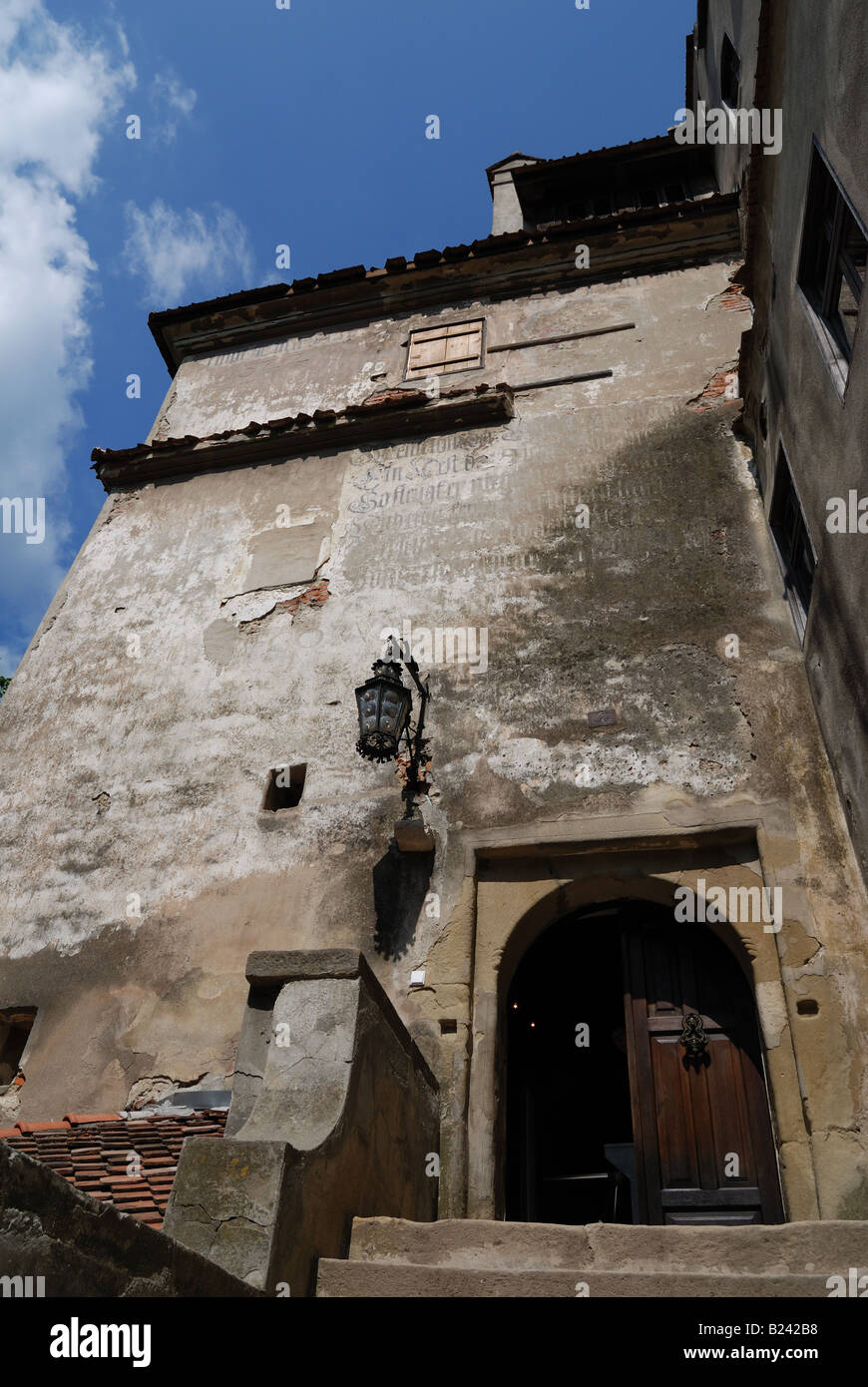 Le Château de Bran, Transylvanie, Roumanie, jour, du soleil, des montagnes des Carpates Banque D'Images